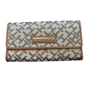 Tommy Hilfiger Brown and Cream Women's Wallet